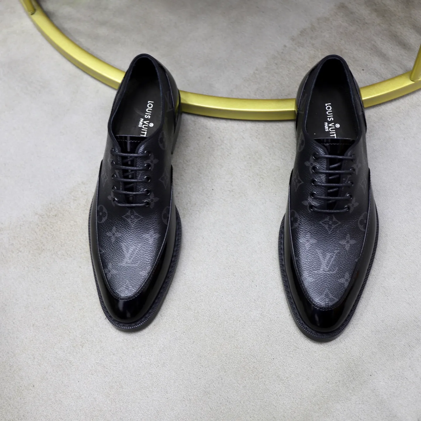 Men's shoes: 280🙅‍♂️🙅‍♂️🙅‍♂️Niuli Brand: LV Louis Vuitton Size: 39-44 (38, 45, 46 can be customized) Level: Counter classic Material: Original soft cowhide upper Comfortable cowhide lining Original lightweight outsole Style category: Formal business casual driving leather shoes Color: Color of the actual picture